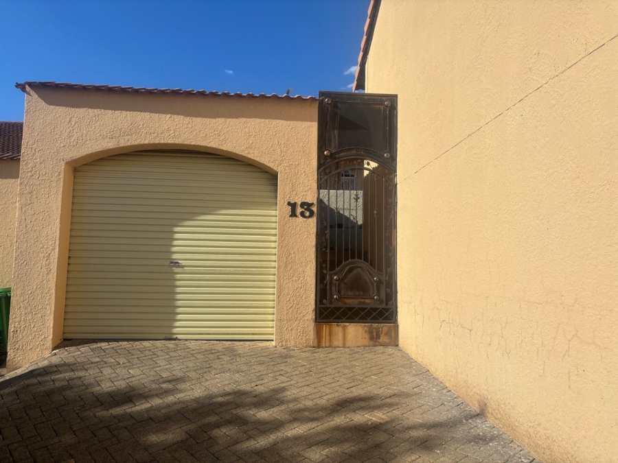 2 Bedroom Property for Sale in Heuwelsig Free State